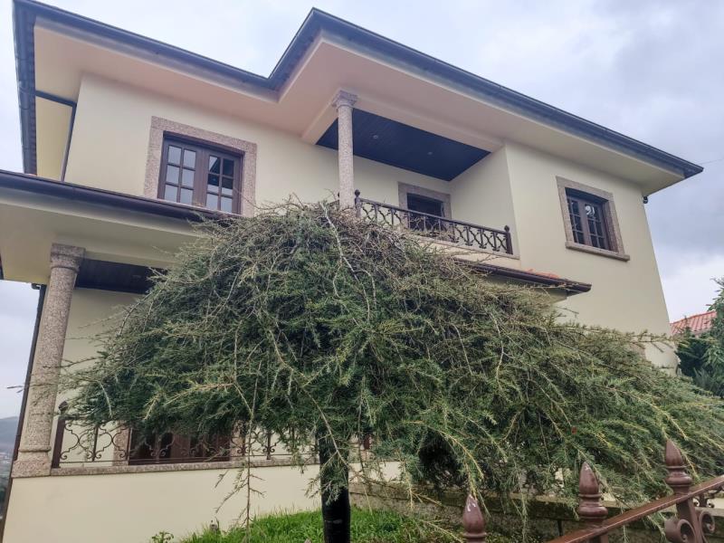 Fotografia de imóvel: MORADIA COM GARAGEM , JARDIM, ANEXO E TERRENO