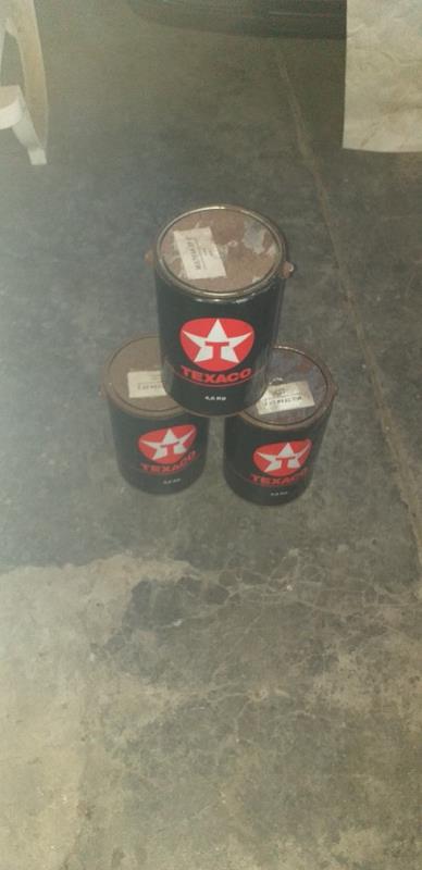 Fotografia de mobiliário: 3 Latas massa consistente “texaco”