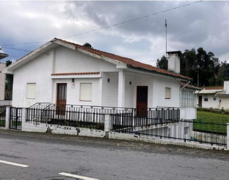 Fotografia de imóvel: Lote composto de moradia e terreno