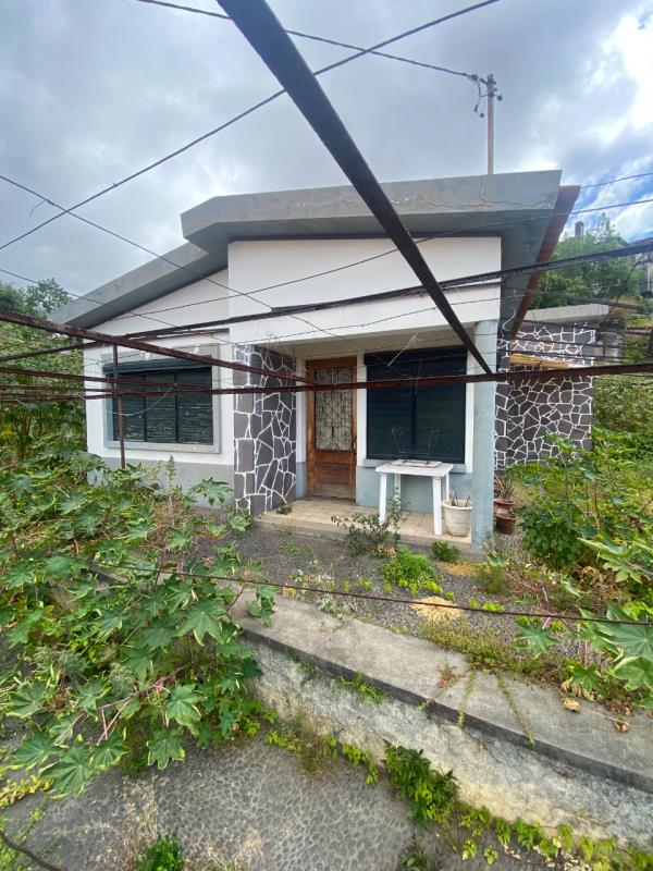 Fotografia de imóvel: Moradia terrea, coberta de telha com 7 divisões