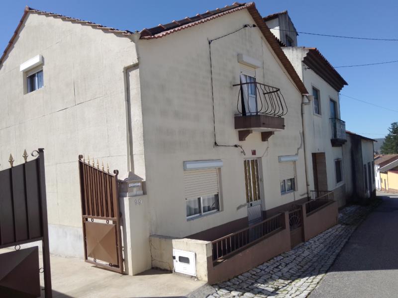 Fotografia de imóvel: 24,935% de Casa e 24,324% de Terreno em Avelar -Ansião